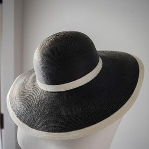 Vintage Black White minimalist woven plastic straw beach summer sun women's hat